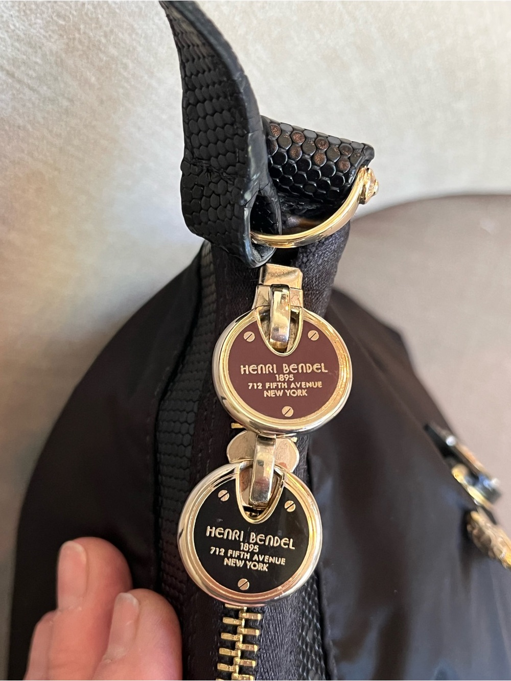 Rare Henri Bendel New York Black Crossbody Shoulder Bag - No Longer Made - Picture 2 of 10